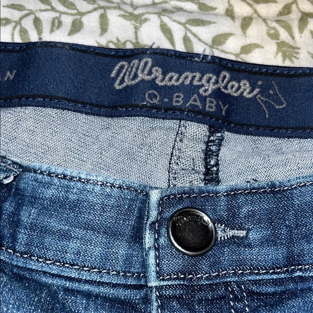 Wrangler Women's Dark Blue Bootcut Jeans with Embroidered Back Pockets - Picture 4 of 12